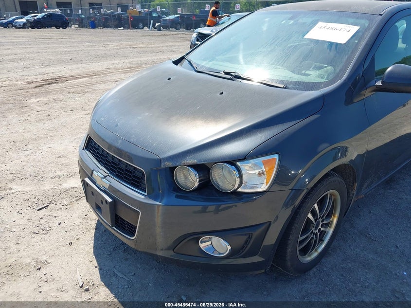 2014 CHEVROLET SONIC auction photo 6