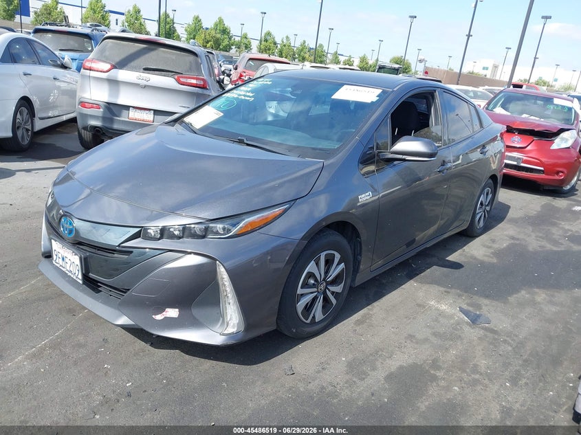 2018 Toyota Prius, Правый бок, IAAI, VIN JTDKARFPXJ3081197 — фото 2