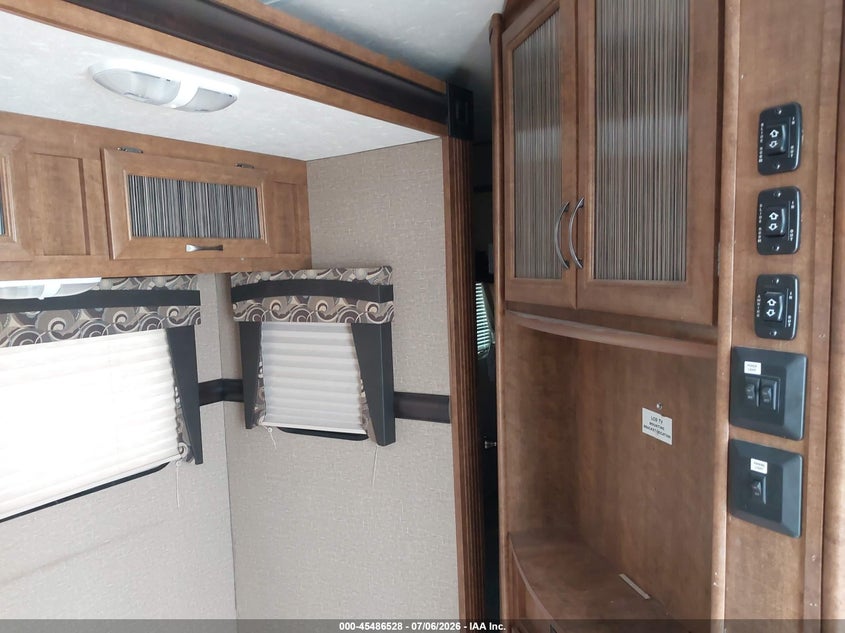 2016 CROSSROADS ZINGER ZT328S auction photo 5