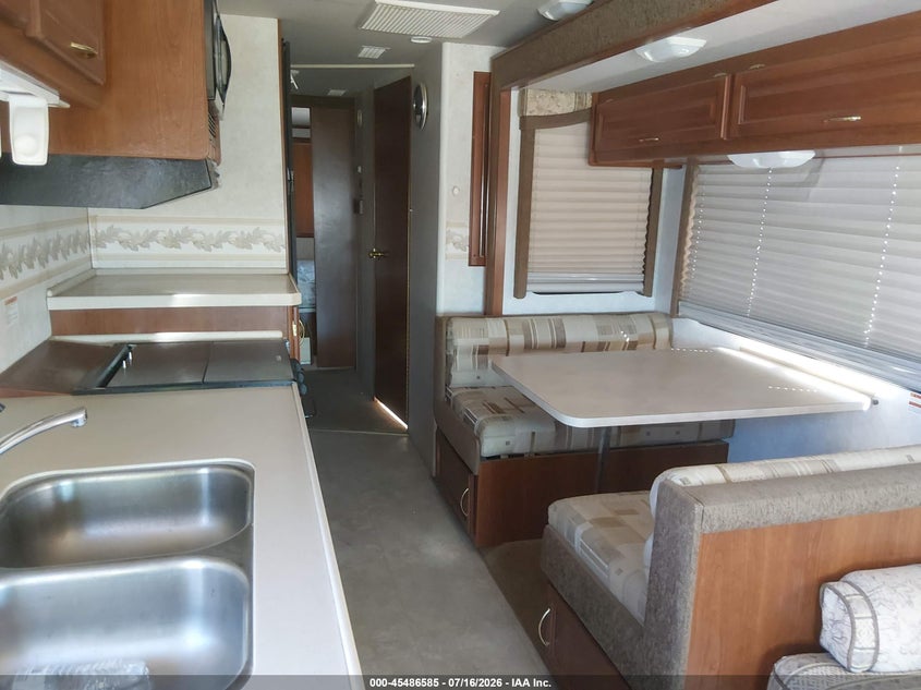 2003 WORKHORSE CUSTOM CHASSIS MOTORHOME CHASSIS auction photo 5