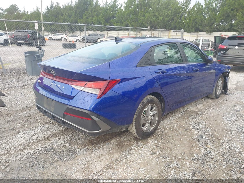 2025 HYUNDAI ELANTRA auction photo 4