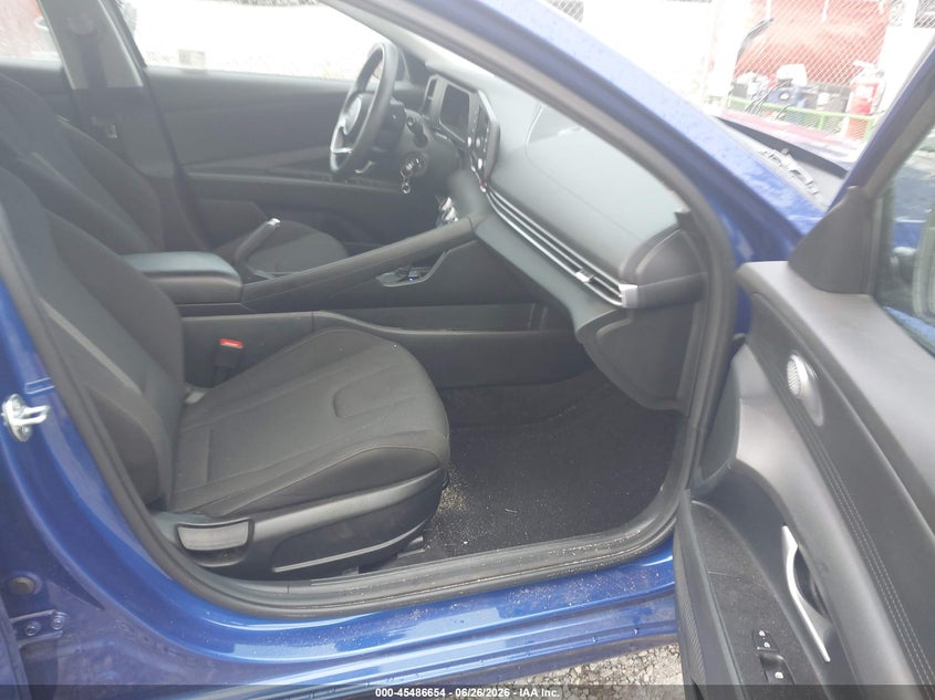 2025 HYUNDAI ELANTRA auction photo 5