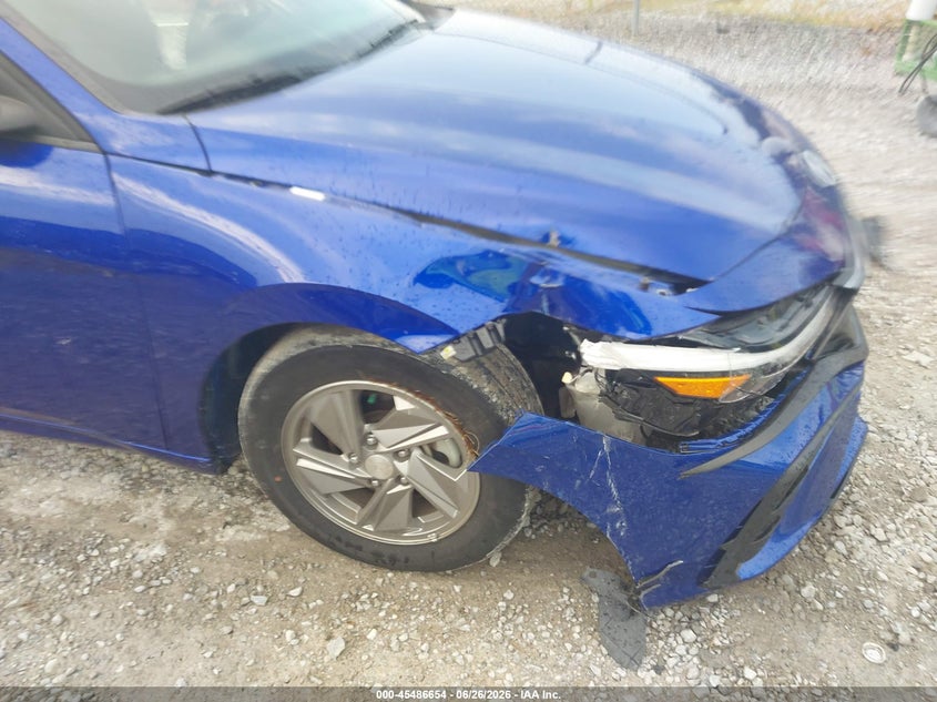 2025 HYUNDAI ELANTRA auction photo 6