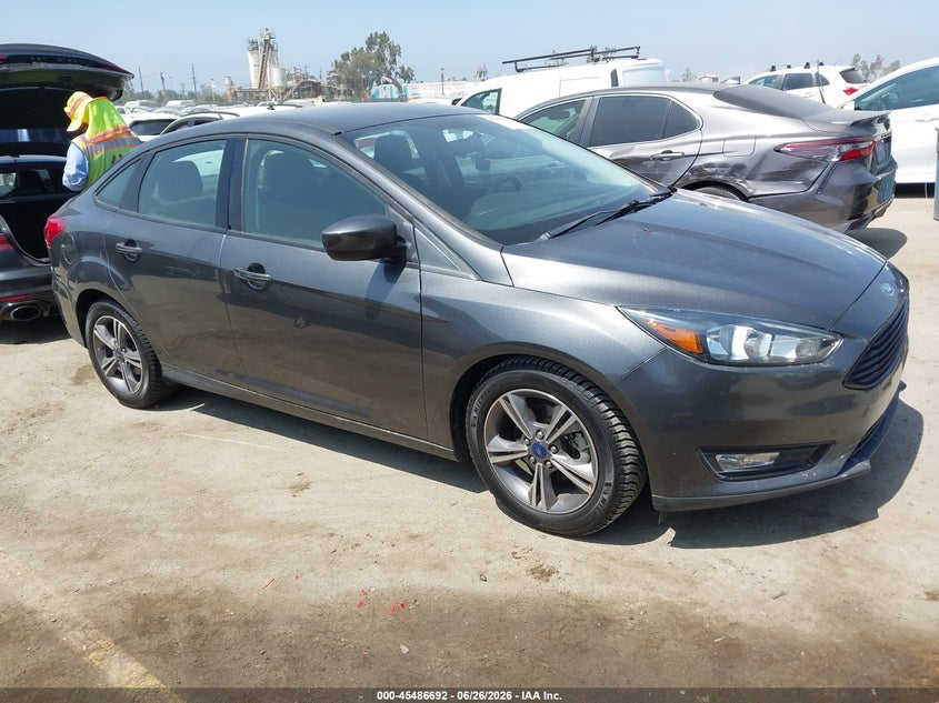 Vin: 1fadp3fe3jl209062, lot: 45984867, ford focus se 2018 img_1
