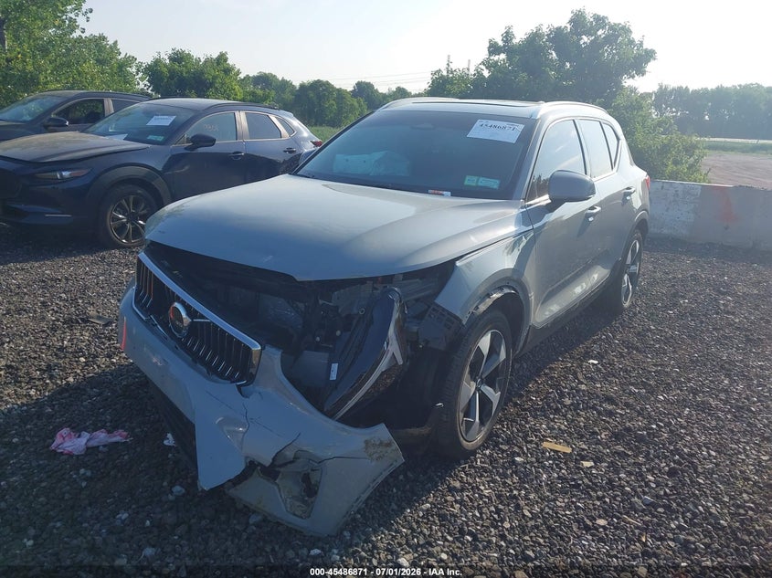 2025 Volvo Xc40 B5 Core Bright Theme VIN: YV4L12UJXS2559374 Lot: 45486871
