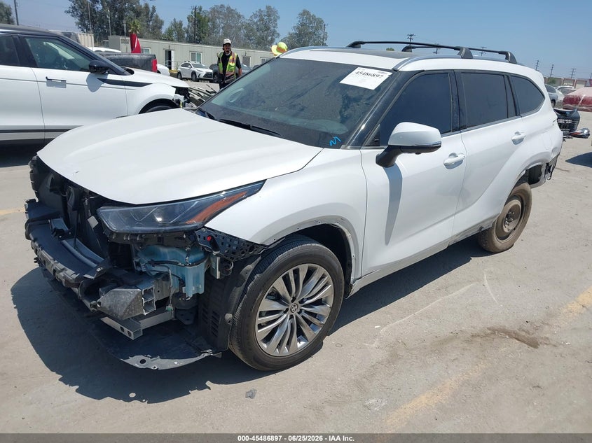 2023 TOYOTA HIGHLANDER auction photo 2