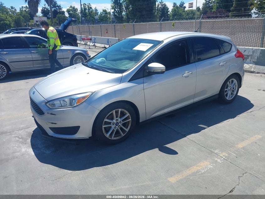 2016 Ford Focus Se 1FADP3K2XGL369914 photo 1