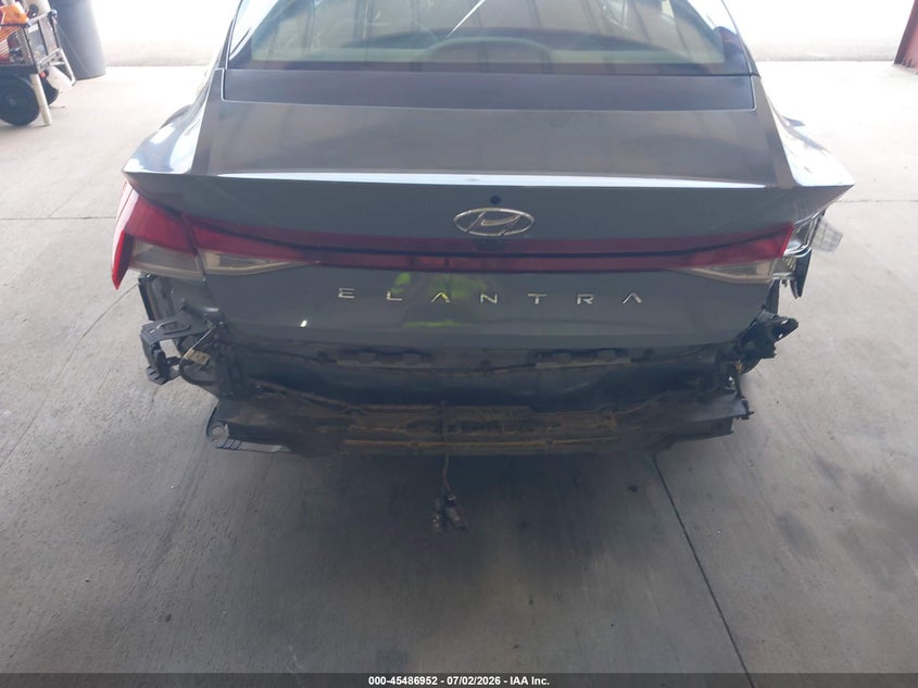 2021 HYUNDAI ELANTRA auction photo 6