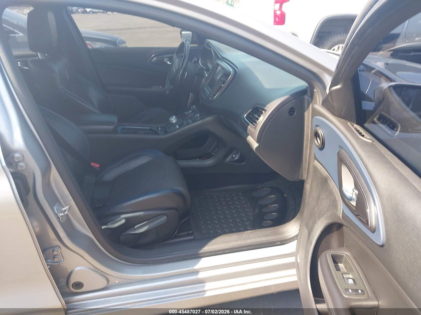 2015 CHRYSLER 200 auction photo 5