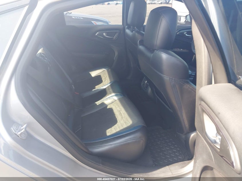 2015 CHRYSLER 200 auction photo 8