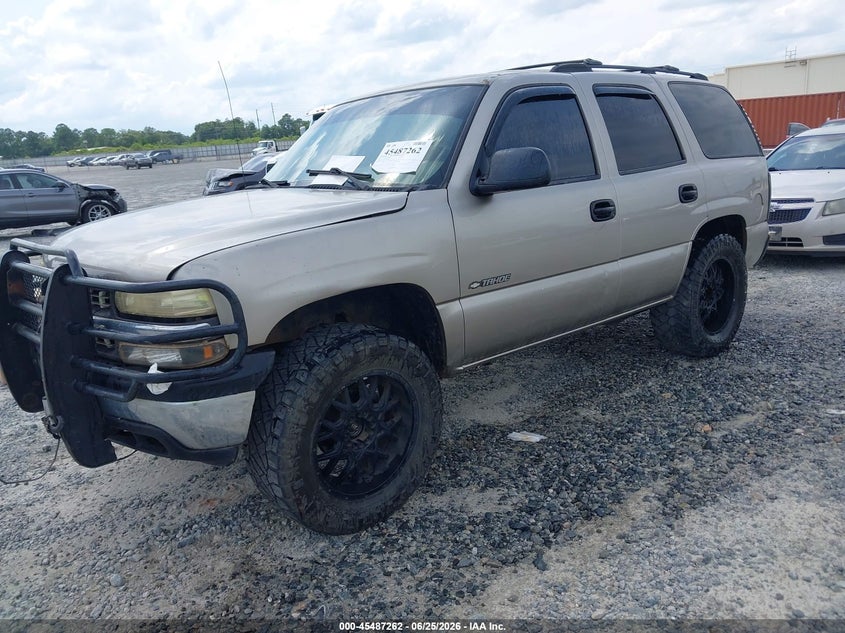 2002 CHEVROLET TAHOE auction photo 2