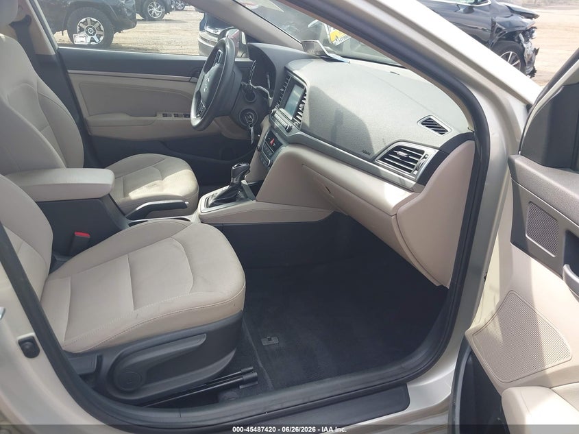 2017 HYUNDAI ELANTRA auction photo 5