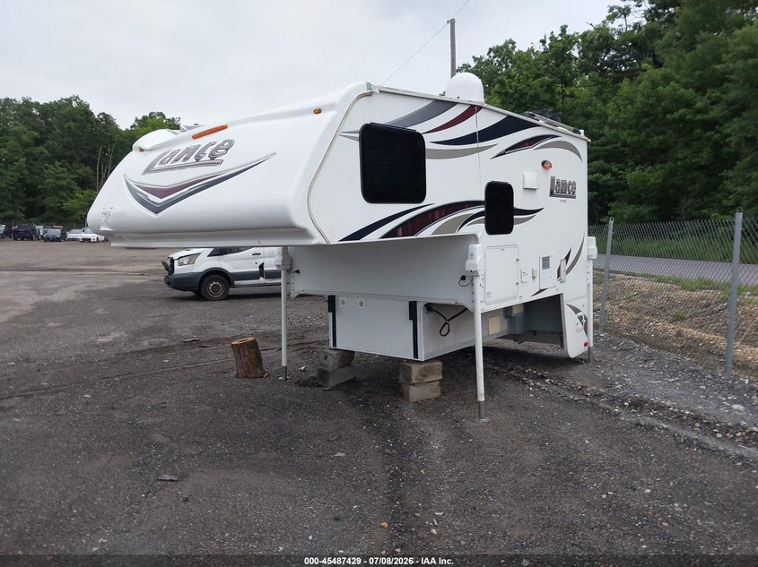 2018 LANCE 855S TRUCK CAMPER auction photo 2