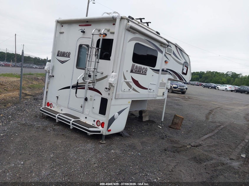 2018 LANCE 855S TRUCK CAMPER auction photo 4