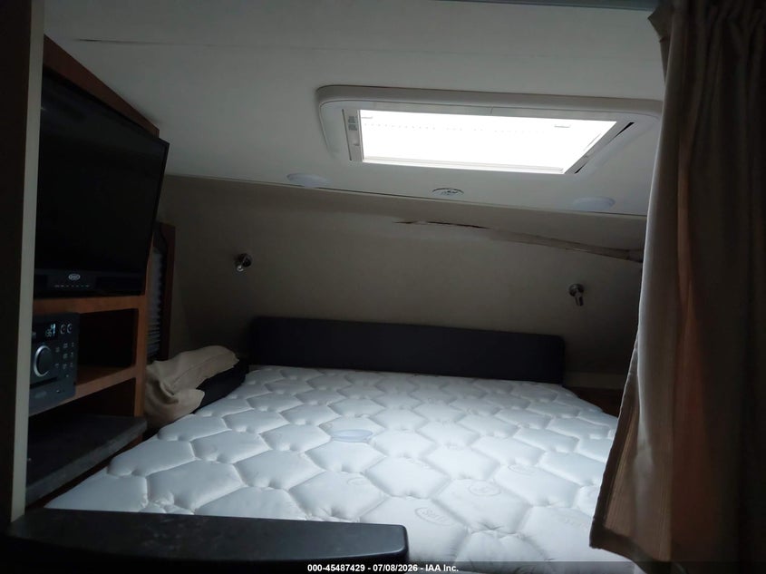 2018 LANCE 855S TRUCK CAMPER auction photo 5