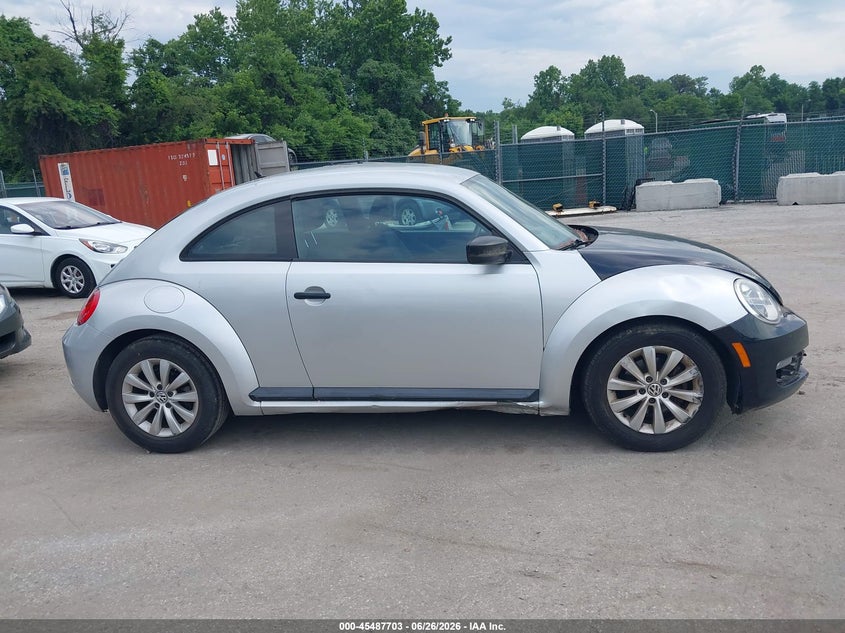 2014 Volkswagen Beetle 2.5L Entry VIN: 3VWFP7AT1EM606206 Lot: 45487703