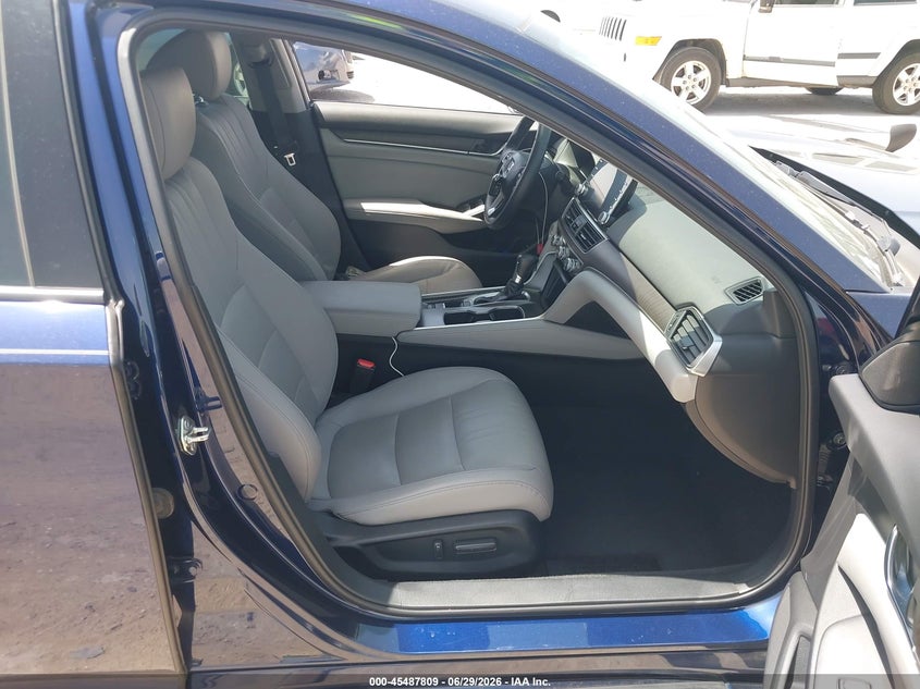 2018 HONDA ACCORD auction photo 5