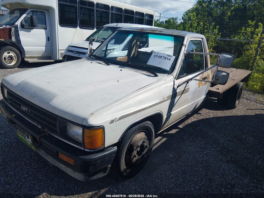 1988 Toyota Pickup Cab Chassis Rn75 Dlx VIN: JT5RN75U2J0022981 Lot: 45487816
