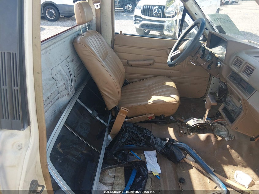 1988 Toyota Pickup Cab Chassis Rn75 Dlx VIN: JT5RN75U2J0022981 Lot: 45487816