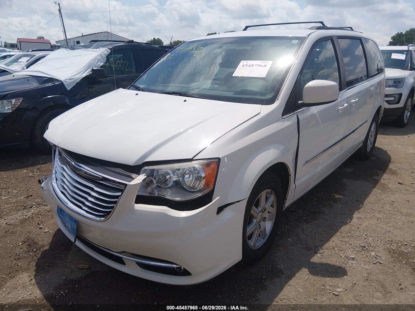 2012 Chrysler Town & Country, Front End, IAAI, VIN 2C4RC1BG4CR313271 — photo 2