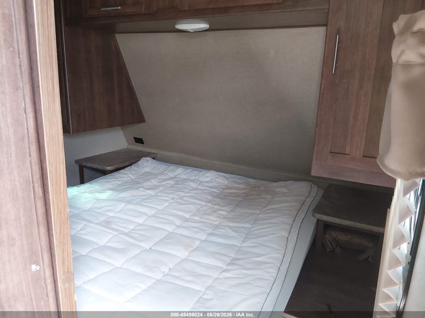 2017 KEYSTONE TRAVEL TRAILER auction photo 5