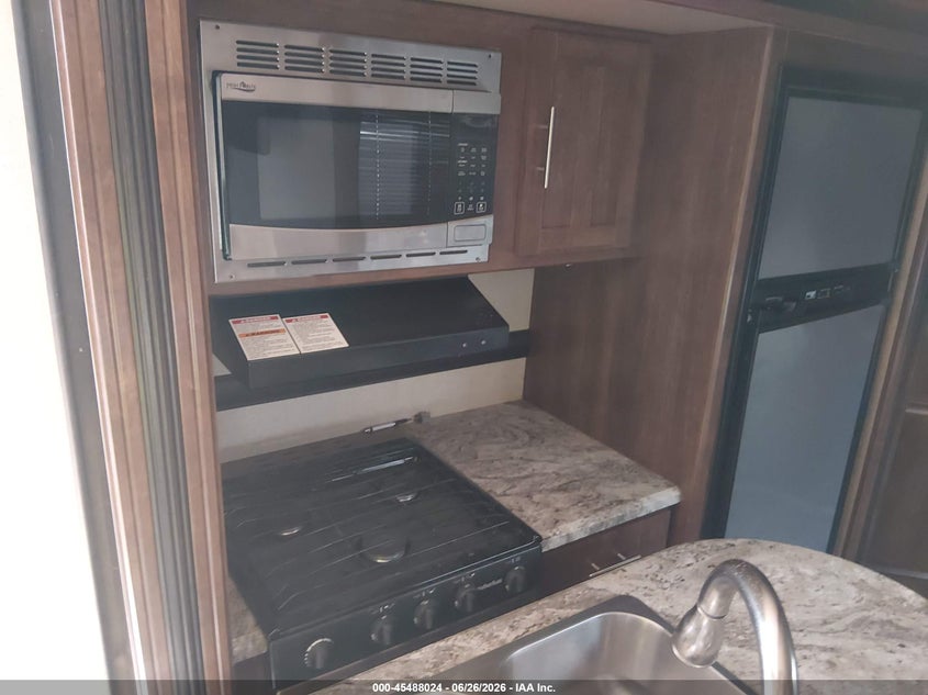 2017 KEYSTONE TRAVEL TRAILER auction photo 7