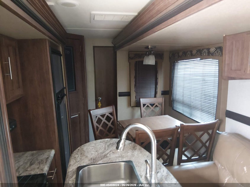 2017 KEYSTONE TRAVEL TRAILER auction photo 8
