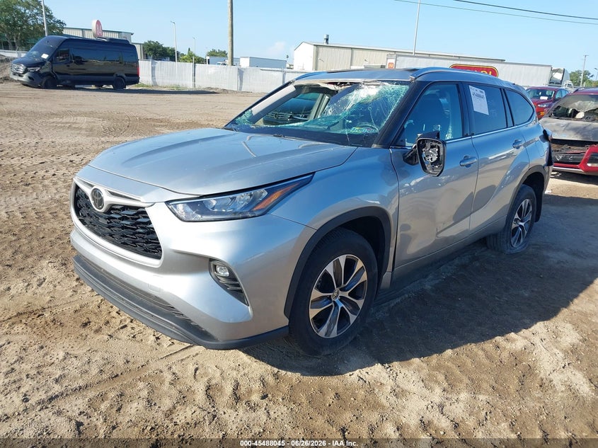 2020 TOYOTA HIGHLANDER auction photo 2