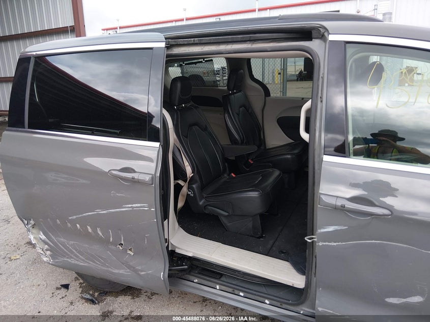 2022 CHRYSLER PACIFICA auction photo 8