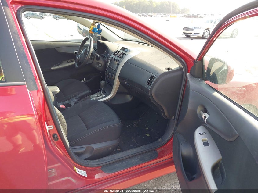2013 TOYOTA COROLLA auction photo 5