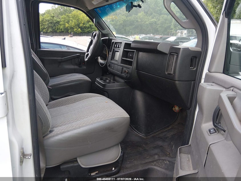 2017 GMC SAVANA 2500 auction photo 5