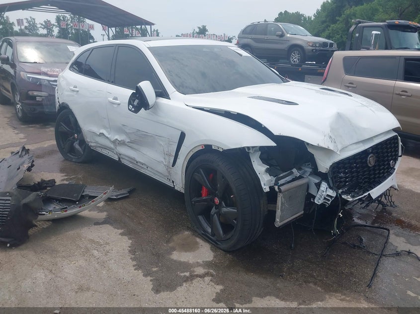Vin: sadcz2ee5na702095, lot: 45986357, jaguar f-pace svr p550 awd automatic 2022 img_1