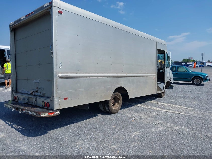 1999 WORKHORSE CUSTOM CHASSIS FORWARD CONTROL CHASSIS auction photo 4