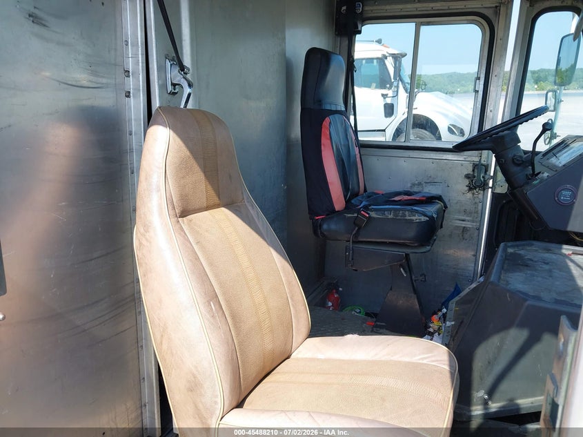 1999 WORKHORSE CUSTOM CHASSIS FORWARD CONTROL CHASSIS auction photo 7