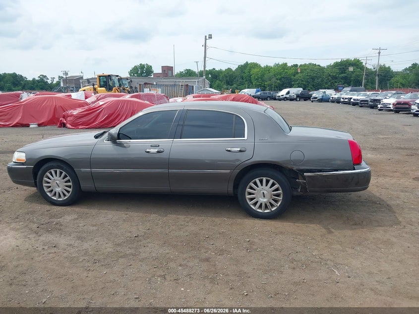 2003 Lincoln Town Car Executive VIN: 1LNHM81W03Y610510 Lot: 45488273