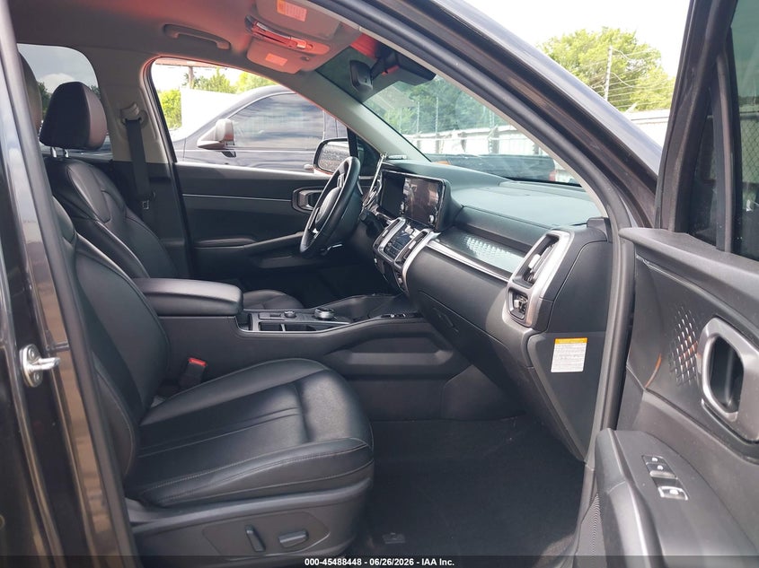 2023 KIA SORENTO HYBRID auction photo 5