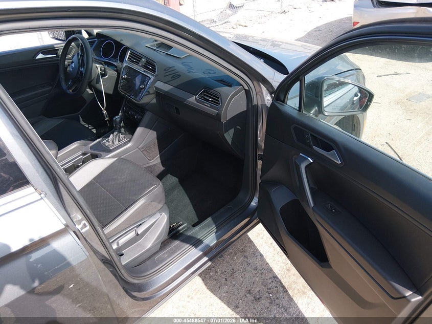2021 VOLKSWAGEN TIGUAN auction photo 5