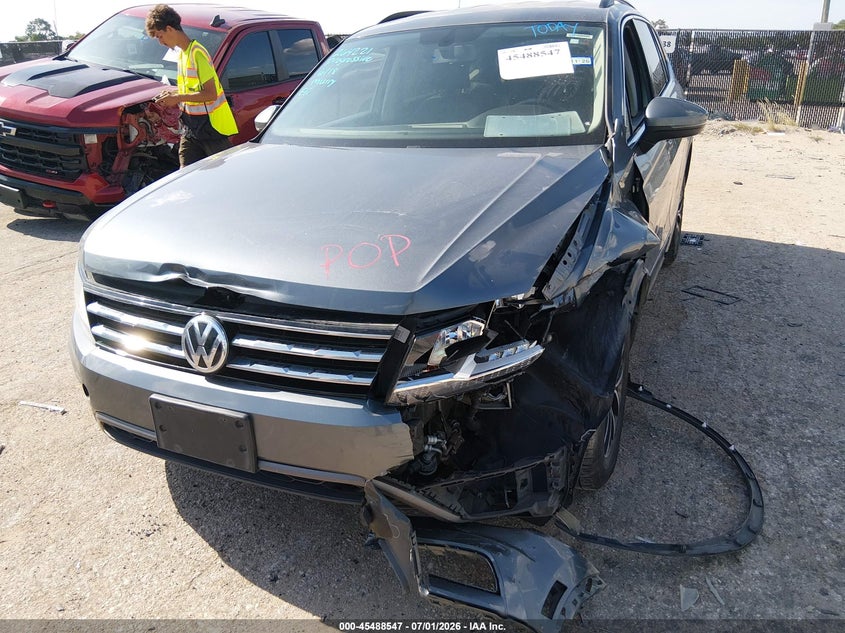 2021 VOLKSWAGEN TIGUAN auction photo 6