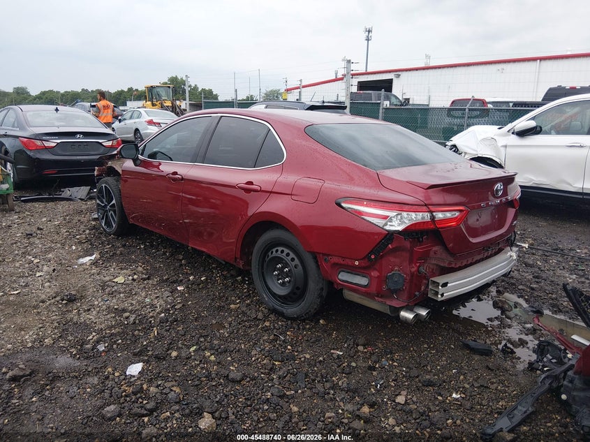 2018 TOYOTA CAMRY auction photo 3