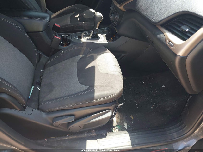 2014 JEEP CHEROKEE auction photo 8
