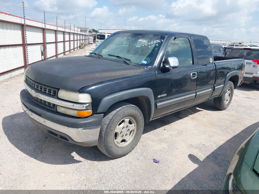 2001 Chevrolet Silverado, Normal Wear & Tear, IAAI, VIN 1GCEK19TX1Z130982 — photo 2