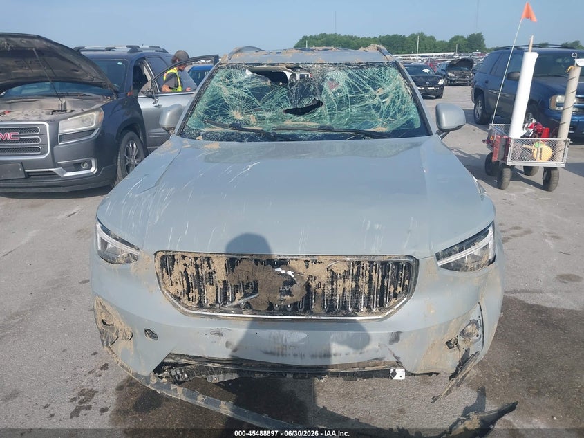 2025 Volvo Xc40 B5 Plus Bright Theme VIN: YV4L12UE8S2482054 Lot: 45488897