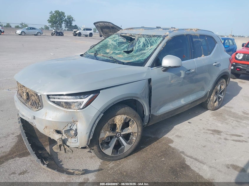 Vin: yv4l12ue8s2482054, lot: 45987094, volvo xc40 b5 plus bright theme 20252