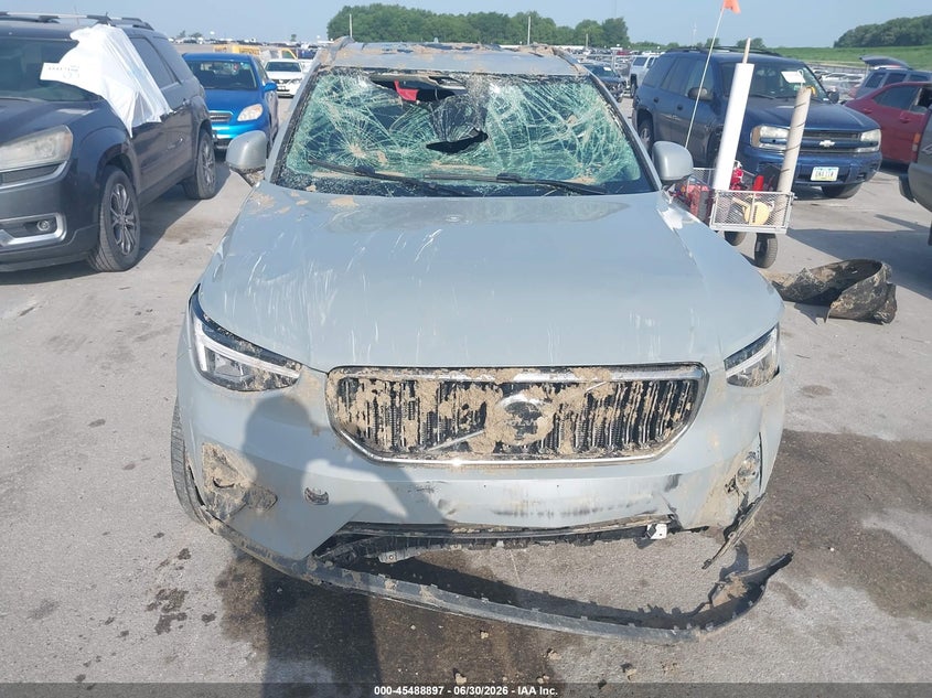 2025 Volvo Xc40 B5 Plus Bright Theme VIN: YV4L12UE8S2482054 Lot: 45488897