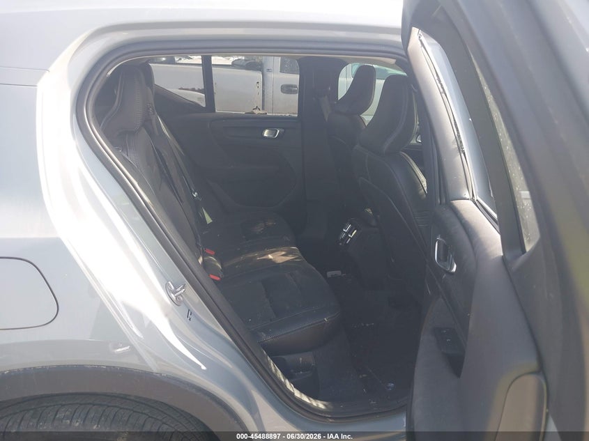 2025 Volvo Xc40 B5 Plus Bright Theme VIN: YV4L12UE8S2482054 Lot: 45488897