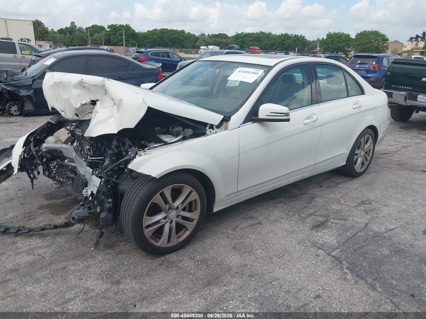 MERCEDES-BENZ C 250 2012 VIN WDDGF4HB0CA633726