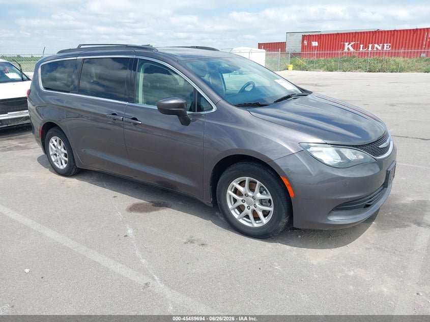 2020 CHRYSLER VOYAGER auction photo 1
