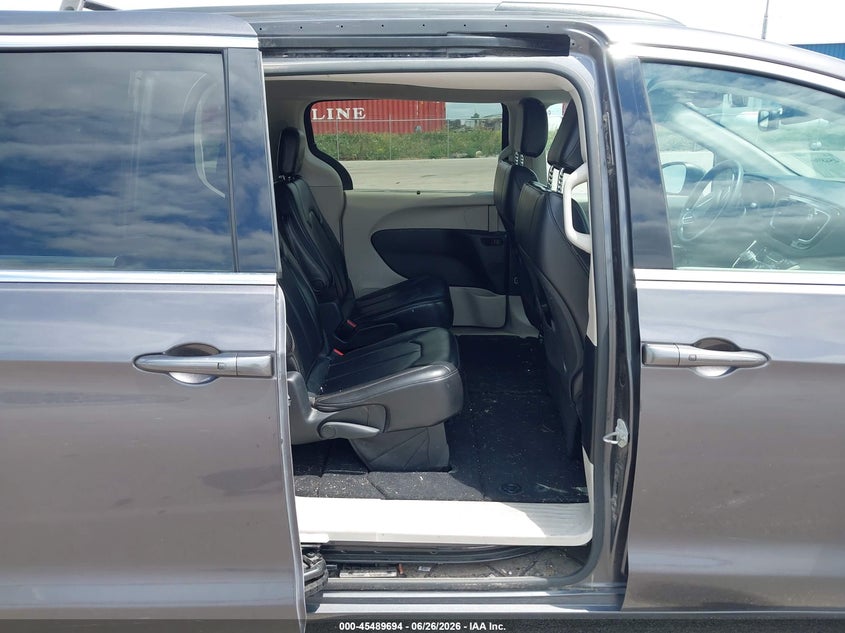 2020 CHRYSLER VOYAGER auction photo 8