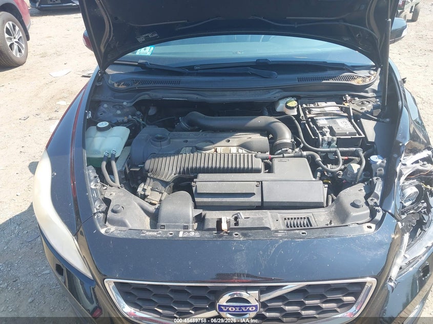 2013 Volvo C30 T5/T5 Platinum/T5 Premier/T5 Premier Plus/T5 R-Design/T5 R-Design Platinum/T5 R-Design Premier VIN: YV1672MK6D2302779 Lot: 45489758