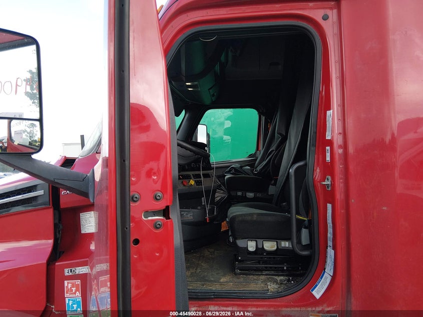 2019 FREIGHTLINER NEW CASCADIA 126 auction photo 7